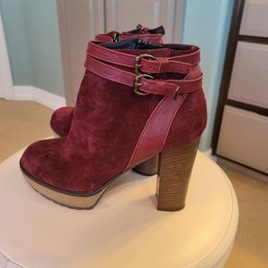 Leather ankle boot MANA  Burgundy suede zips inside 4.5 " heel 1 " Look new